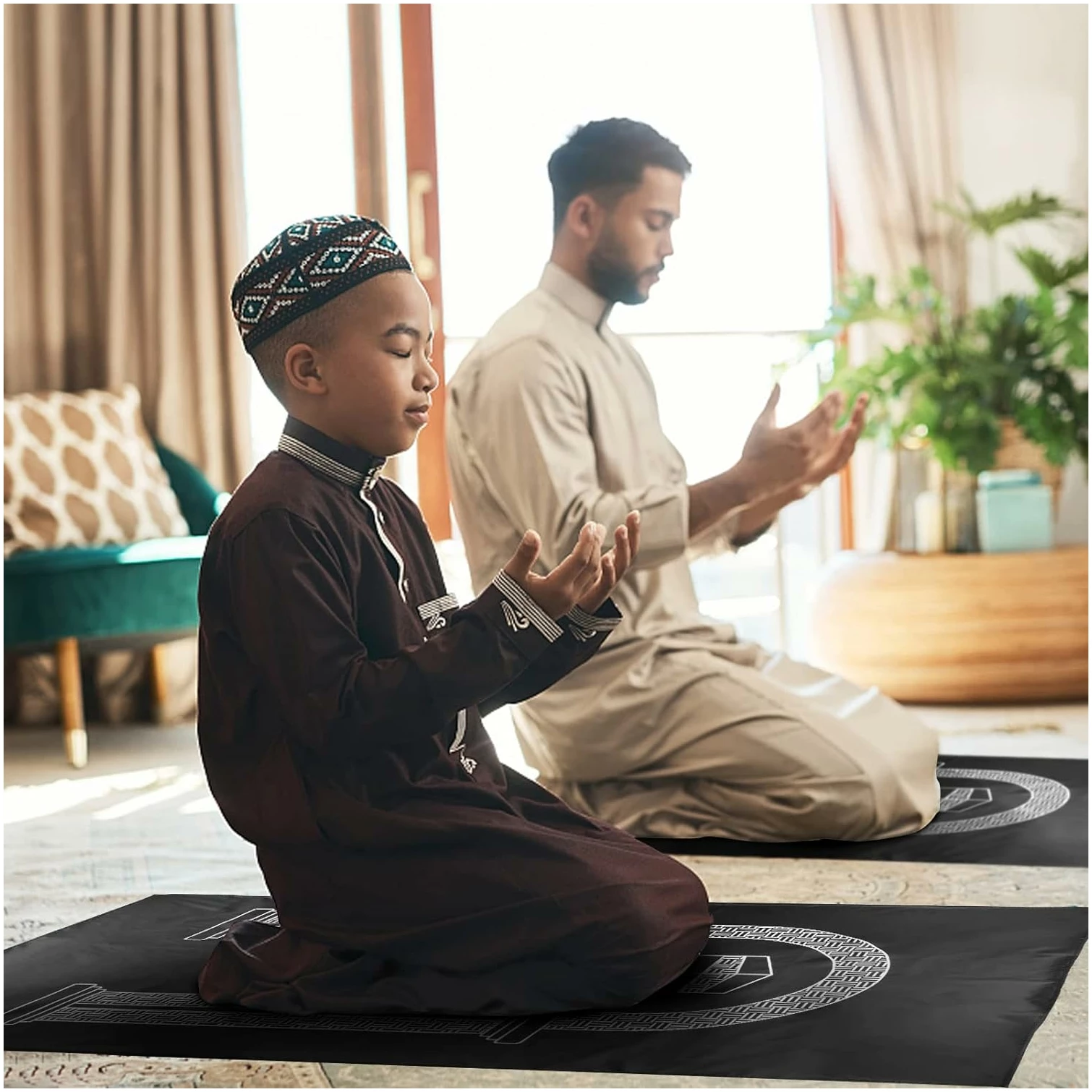 Tapis de Prière Décoration Musulmane Tapis en Polyester avec Sac pour Fête Islamique 100 x 60cm (Noir) – Image 7