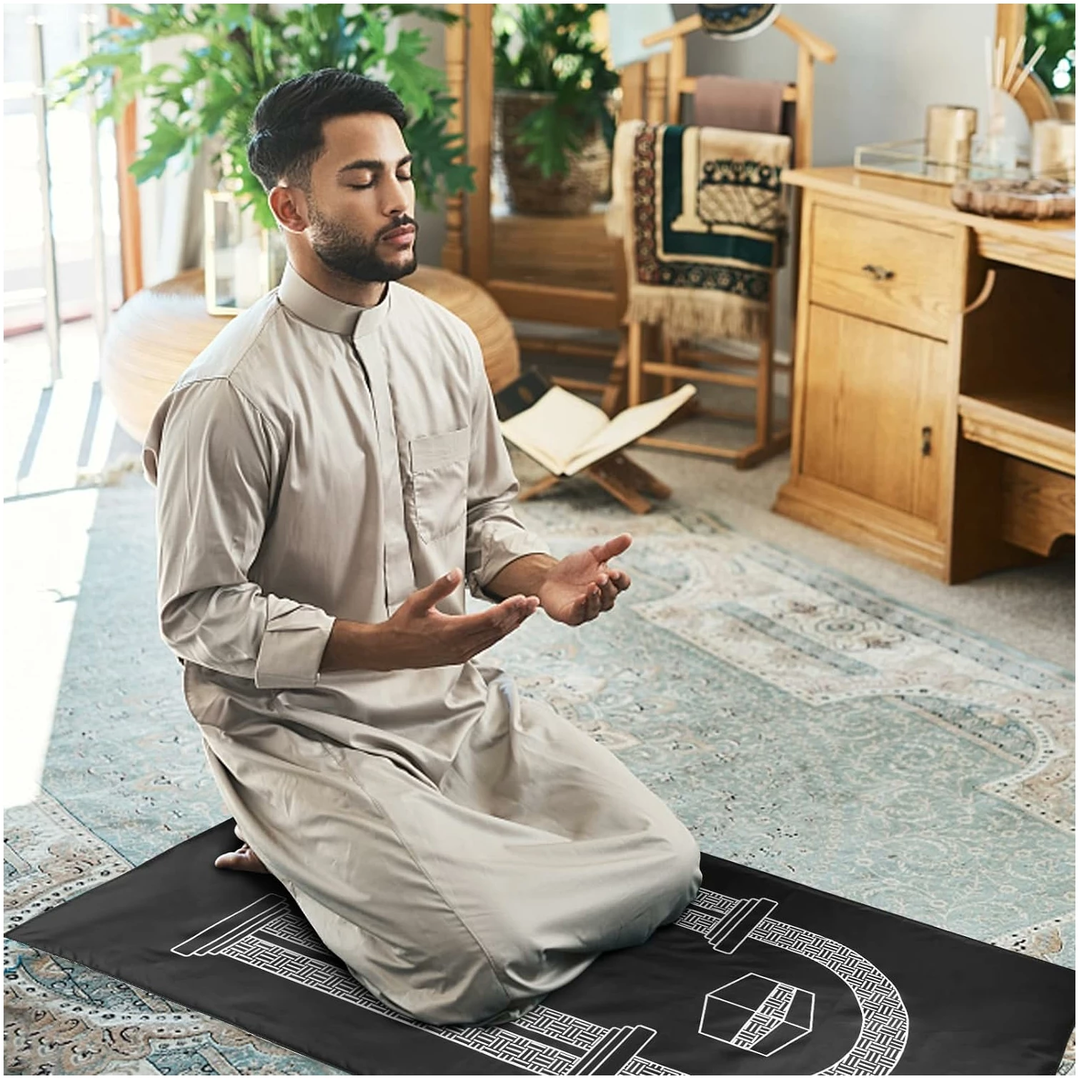 Tapis de Prière Décoration Musulmane Tapis en Polyester avec Sac pour Fête Islamique 100 x 60cm (Noir) – Image 2