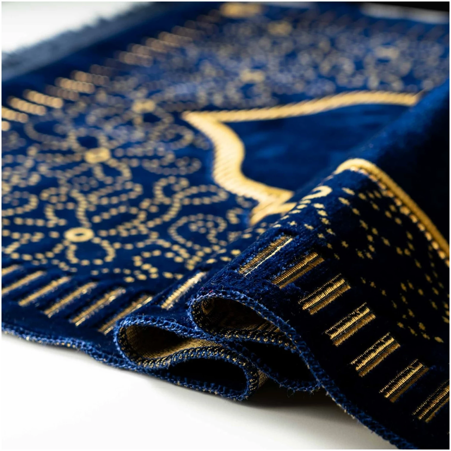 Tapis de prière en velours pour musulmans, tapis de prière islamique en peluche douce, Janamaz, Sajada, tapis de prière, cadeau islamique pour homme et femme, motif Riyad, bleu marine – Image 5